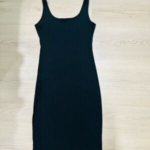 Chic Black Midi Dress with Timeless Appeal